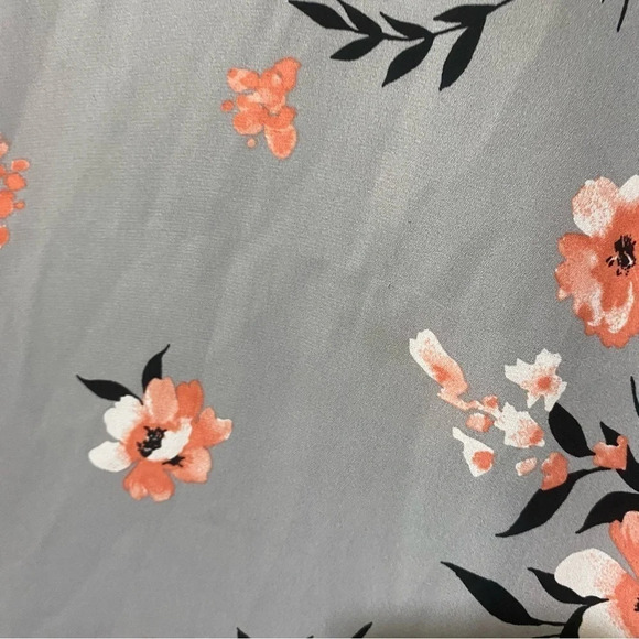 Womens Torrid Grey Casual Eyelet Short Sleeve Floral V-Neck Blouse Shirt size 1X - Picture 6 of 16